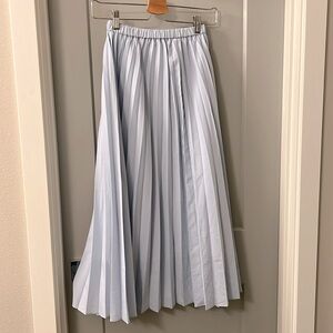 Uniqlo pleated midi skirt
